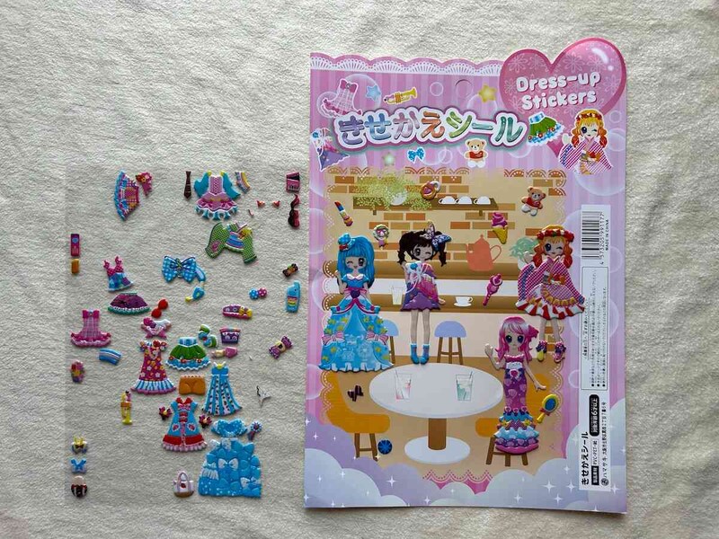 キャンドゥの「きせかえシール」は洋服を着せて遊べる