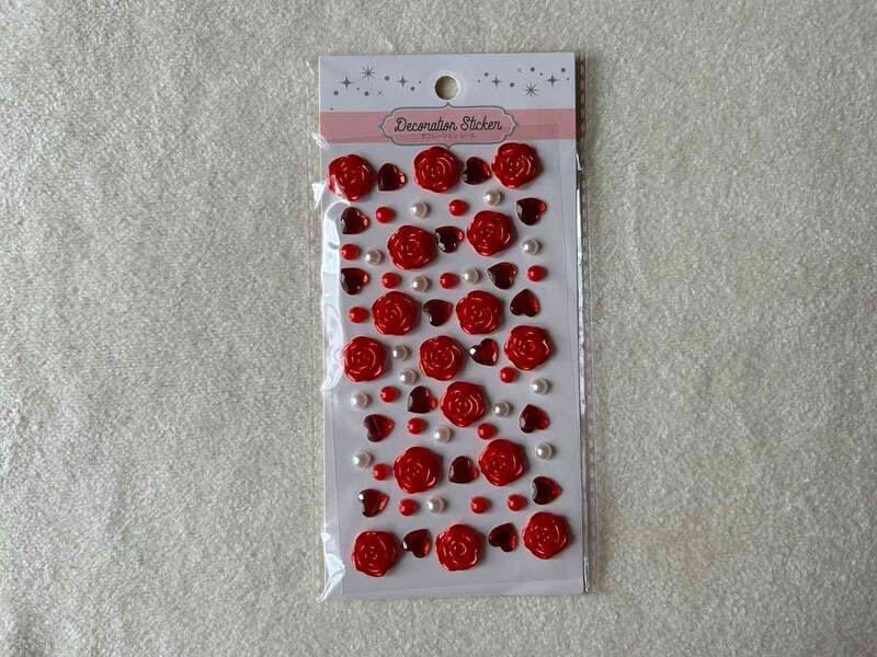 キャンドゥの「デコレーションシール バラ&ハート 暖色」