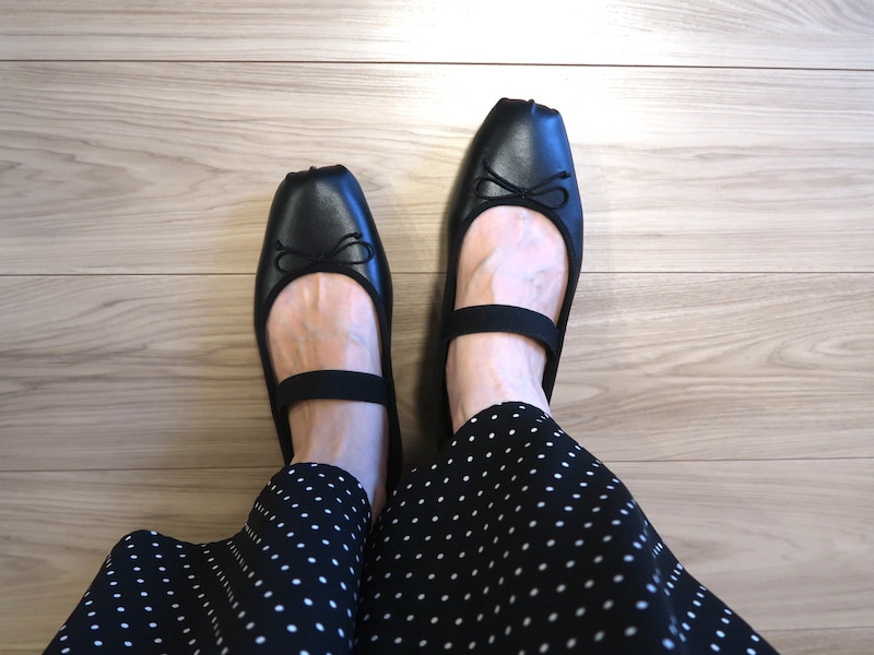 マキシ丈ほど長くないロングスカートなら、デザインをフルに楽しめます