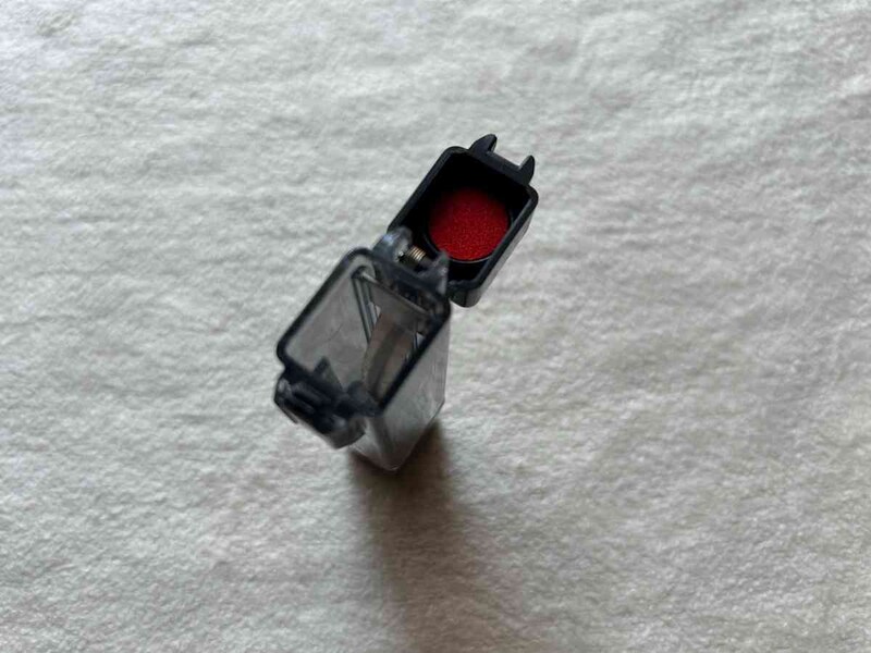 キャンドゥの「印鑑ホルダー ぱかっとポン!」は朱肉つき