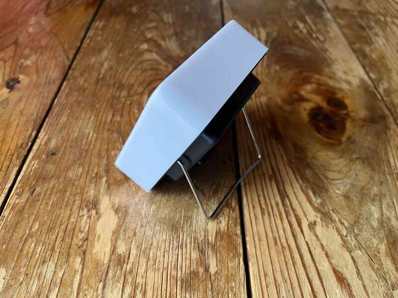 キャンドゥの「アラームクロック スクエア」はスタンドつき