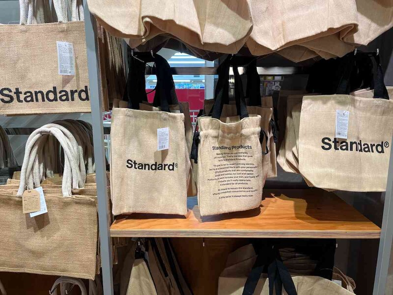 スタンダードプロダクツの「ジュート混トートバッグ」