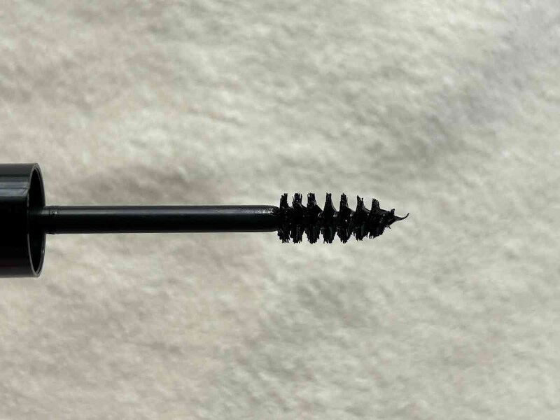 セリアの「LP マスカラ ボリューム ブラック」の先端