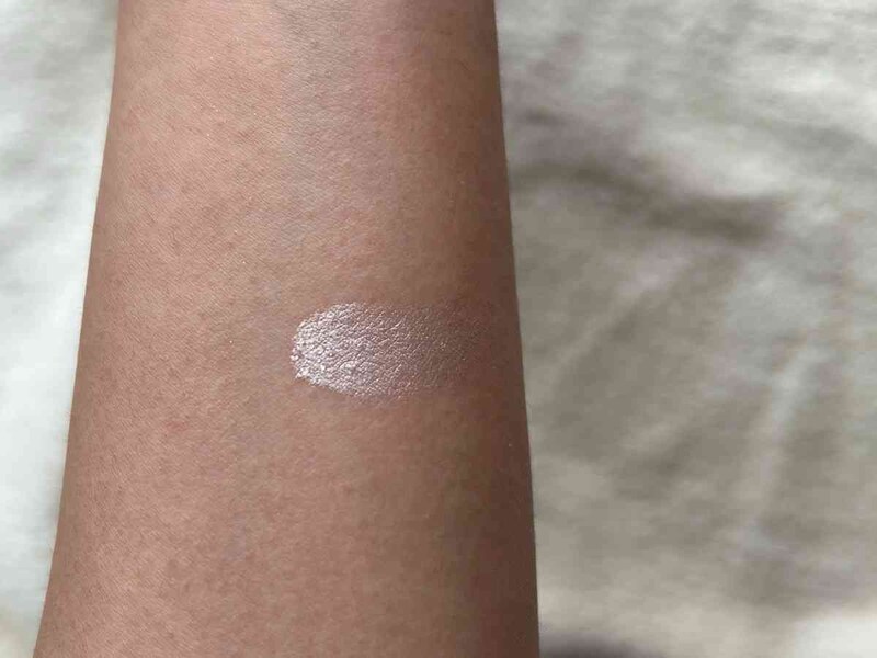 セリアの「AC ハイライトパウダー 05」はツヤがある