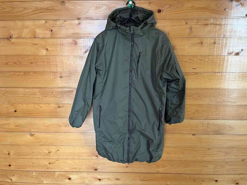 ワークマンの「撥水パデッドロングフーディー」