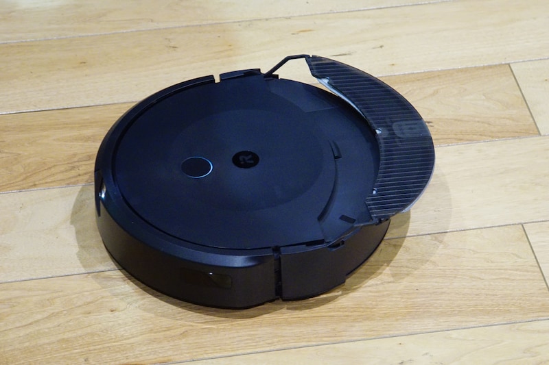 アームによって本体下部までモップパッドが運ばれます