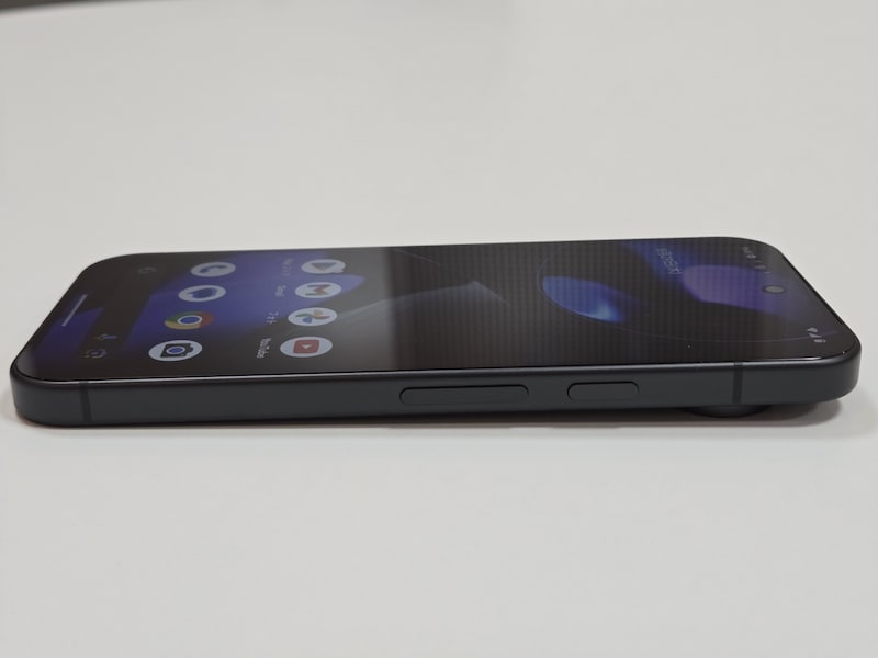 重量感と厚みのある本体