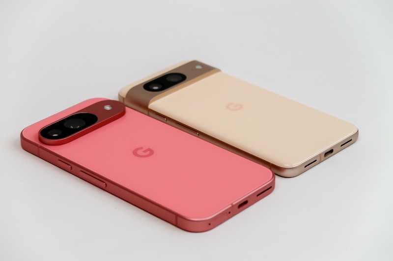 Pixel 8（右）とPixel 9（左）