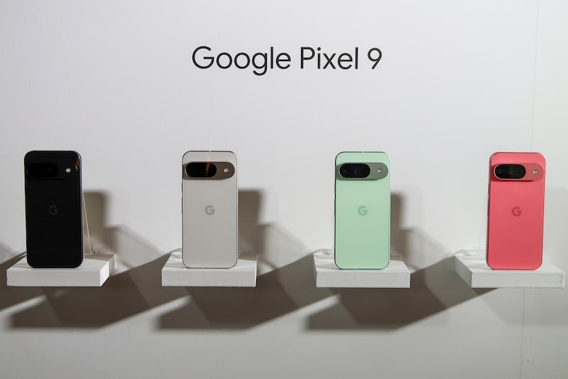 Google Pixel 9（左からObsidian、Porcelain、Wintergreen、Peony）