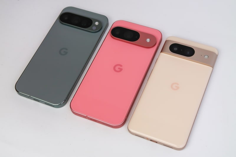 左から、Pixel 9 Pro、Pixel 9、Pixel 8