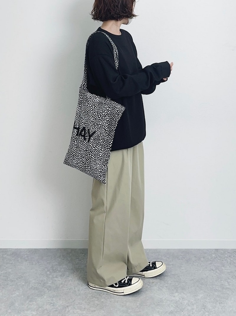 シンプルで着やすいワッフル加工のトップスは万能 出典:WEAR