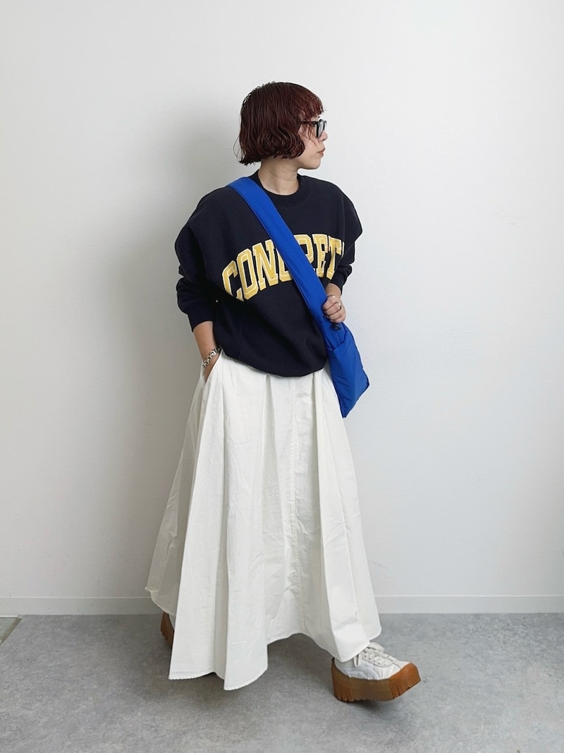 【OKコーデ】ゆったりトップスでも、裾がリブで絞られているなど、ずるっと伸びて見えないものを選んで