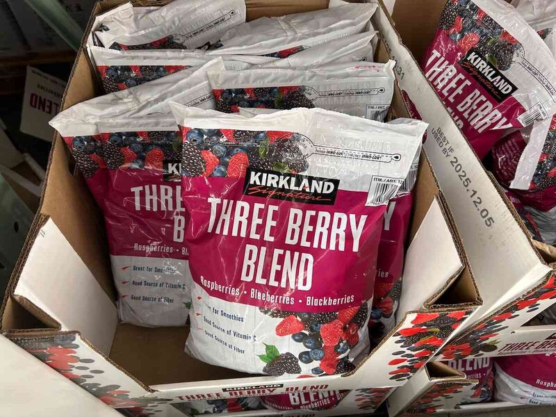 コストコの「カークランド シグネチャー ネイチャーズ スリーベリー ミックス」