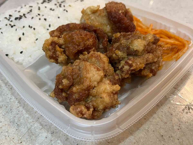 セブンイレブンの「若鶏の醤油唐揚げ弁当」はジューシーな唐揚げが4個