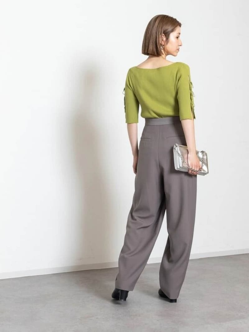 グリーン＆グレーの秋らしい配色もおしゃれ見え　出典：WEAR