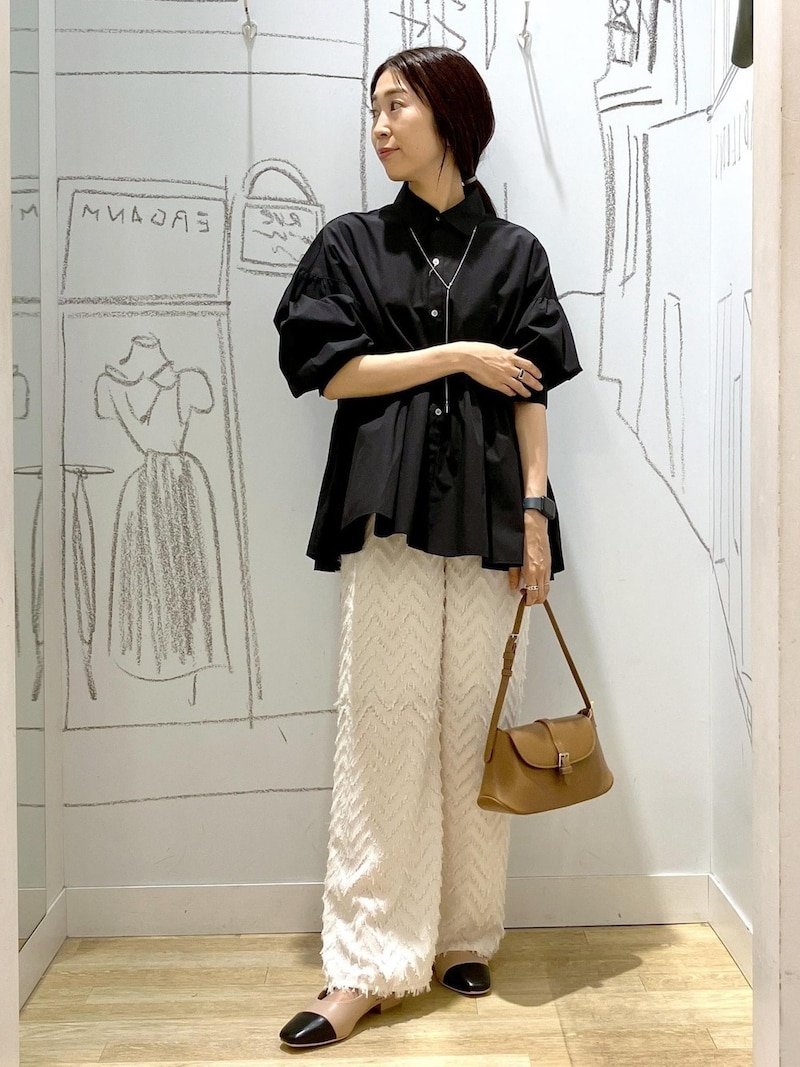 かかとにゆとりのある、ストラップを引っかけるデザインがいちおし　出典：WEAR
