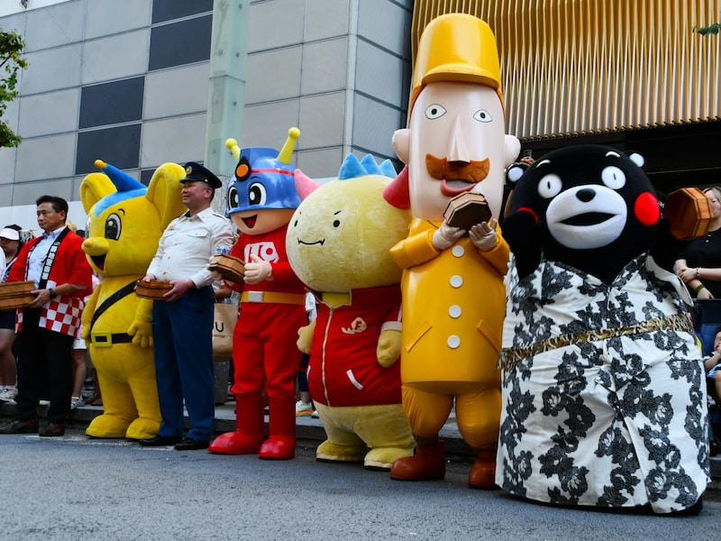 ＝8月2日、東京都中央区