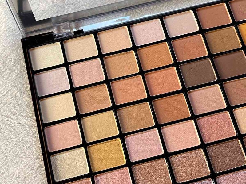 ベーシックなカラーも充実