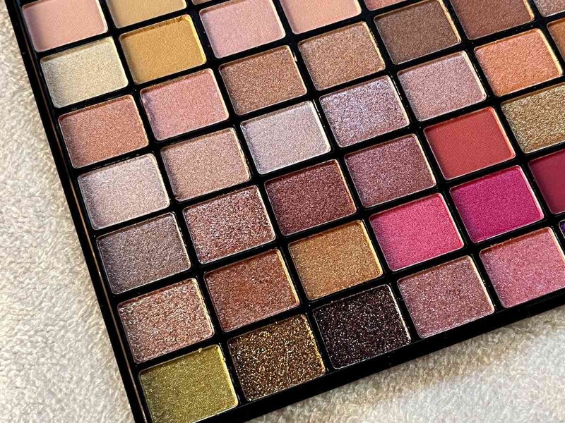 ピンクやブラウン系のラメ入りカラー