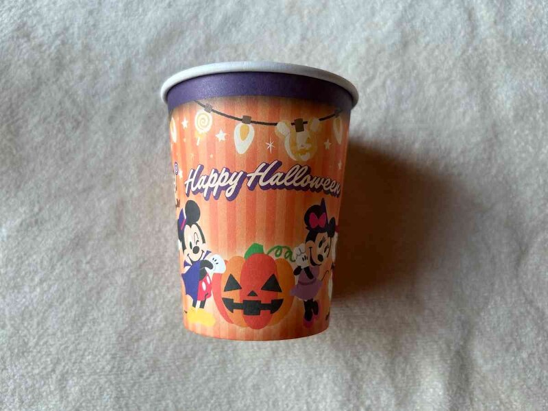 ダイソーの「ペーパーカップ、ハロウィンCD（ミッキー＆フレンズ）」のかわいいディズニーキャラクター