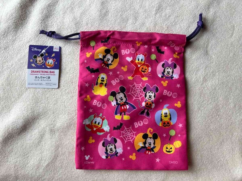 ダイソーの「きんちゃく袋、ハロウィンCE（ミッキー＆フレンズ）A」