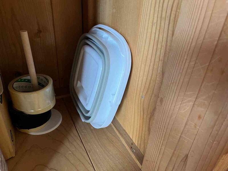 ダイソーの「折りたたみバケツ（5L、水切り付）」は収納しやすい