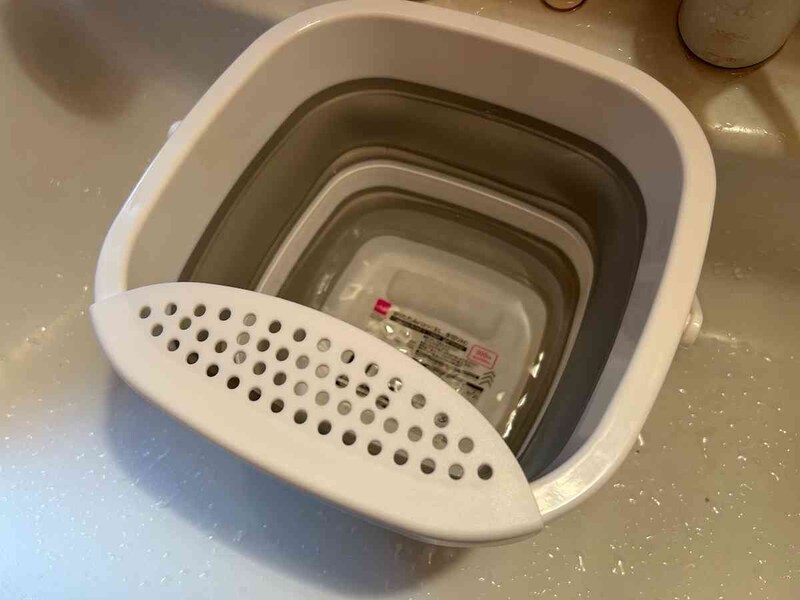 ダイソーの「折りたたみバケツ（5L、水切り付）」の水切りの仕方は？