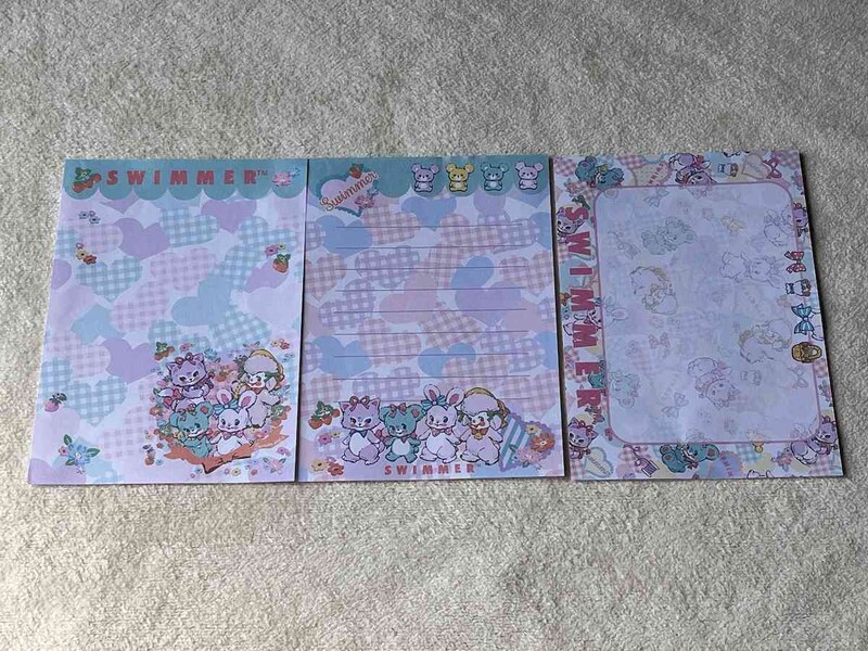 セリアの「A6メモ帳 48枚 スイマー」のデザインは3種類