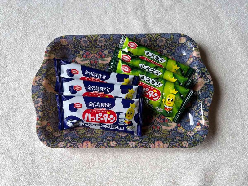 セリアの「トレー マスターピースコレクション/WM」は小さめお菓子におすすめ