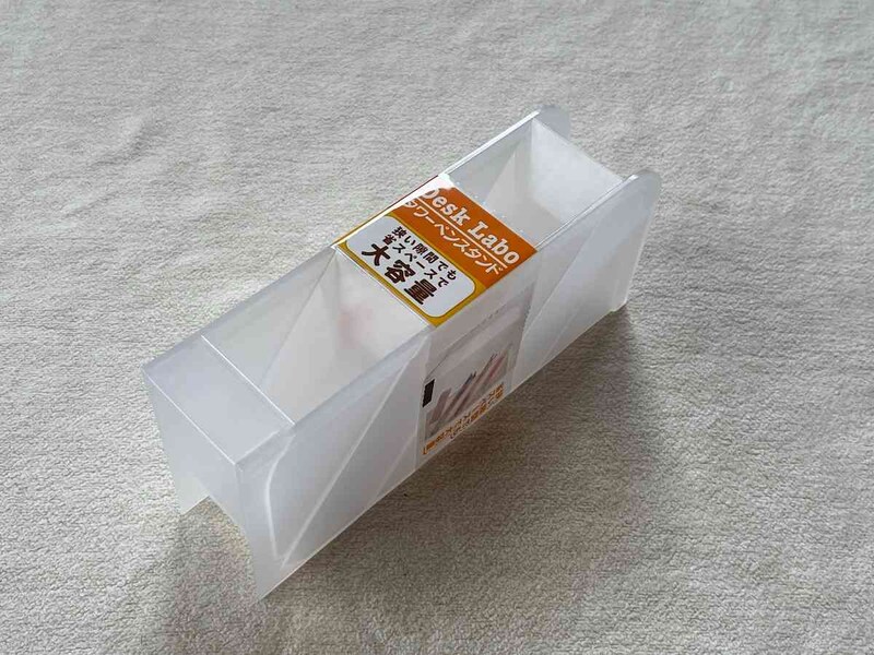 セリアの「タワーペンスタンド」