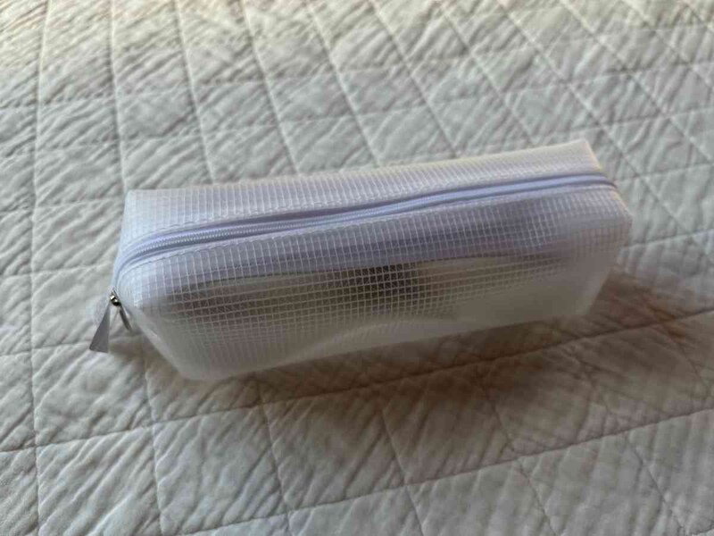 セリアの「マチ付ペンケース」