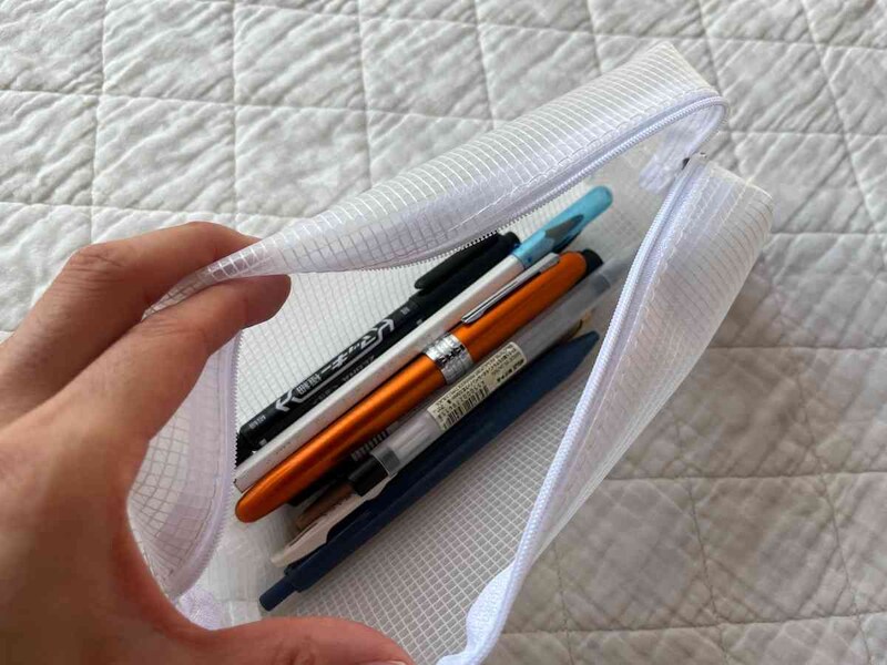 セリアの「マチ付ペンケース」は大容量