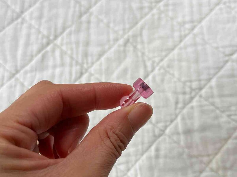 セリアの「プッシュピン型マグネット」は画鋲のような形とサイズ