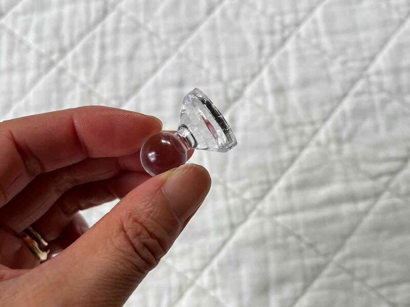 セリアの「チェス型マグネット」は持ちやすい形