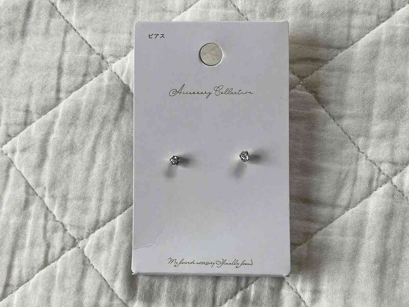 セリアの「ピアスキュービックジルコニア」