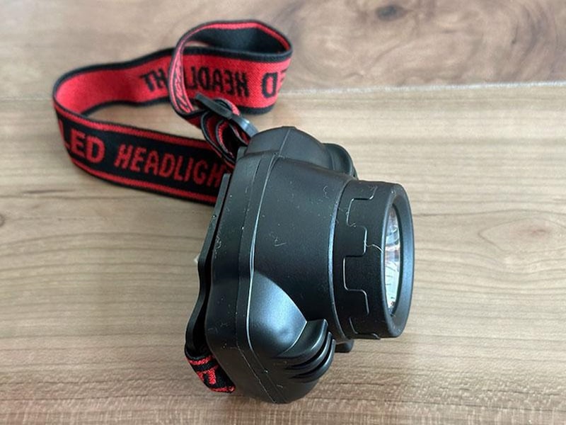 防災ポーチにヘッドライト