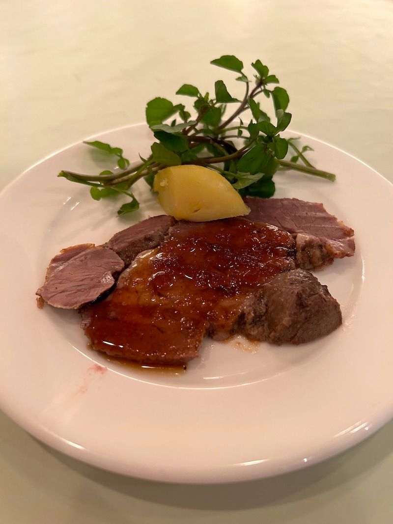 骨付き子羊モモ肉ロースト