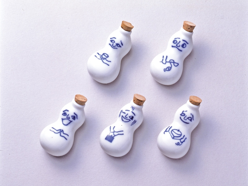 磁器製のしょう油入れ「ひょうちゃん」。1996年からコルク栓（画像）から現在のゴム製になった（提供画像）