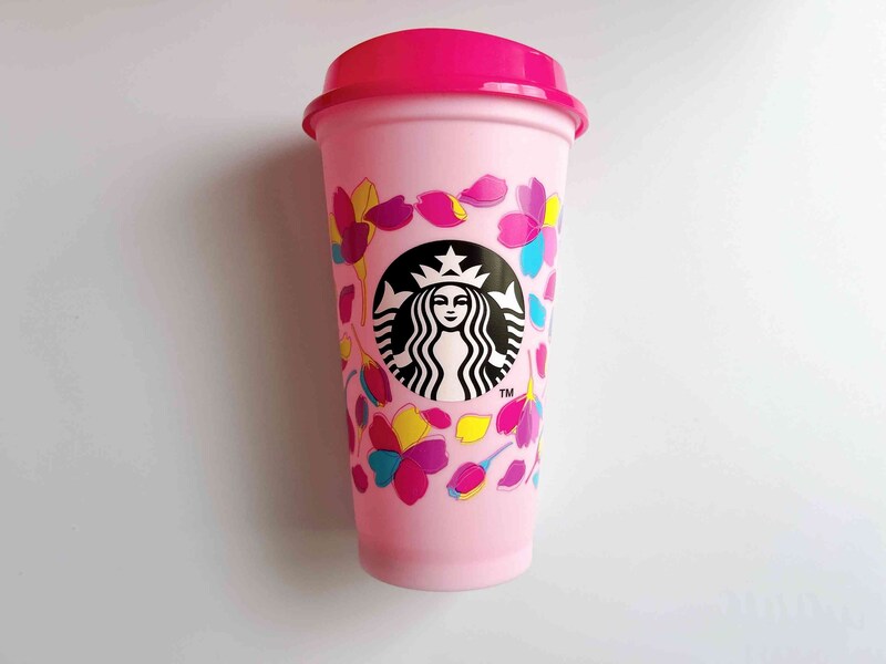 �礭�����β֤Ӥ餬�ǥ����󤵤줿�դ餷����桼���֥륫�åס�SAKURA2024���顼�����󥸥󥰥�桼���֥륫�å�473ml��