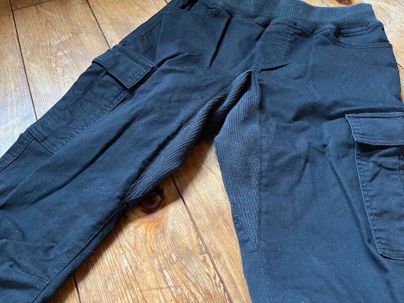 「レディースアクティブカーゴジョガーパンツ」は股下がリブになっている