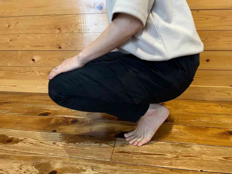 「レディースアクティブカーゴジョガーパンツ」はストレッチ素材で腰と落としやすい