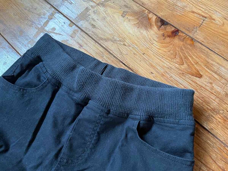 「レディースアクティブカーゴジョガーパンツ」はウエストがリブ