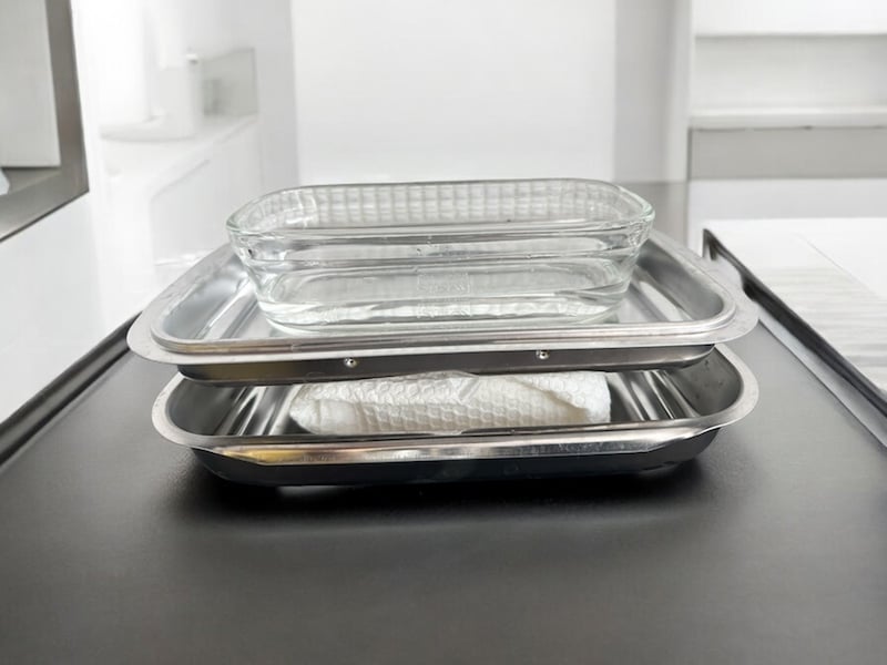 重しを乗せた豆腐の水切り方法