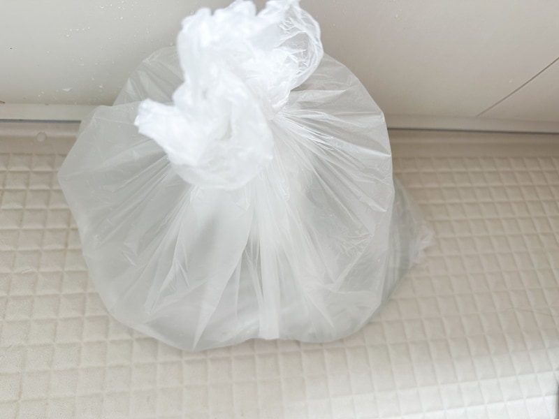 水のうを作って排水口を塞ぐ