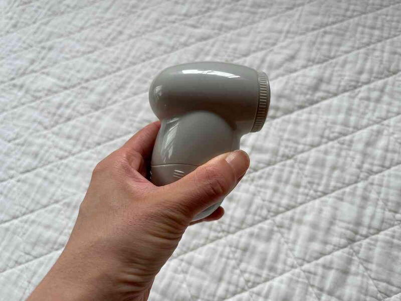 電池をセットしたら、カバーを外してスイッチオン！