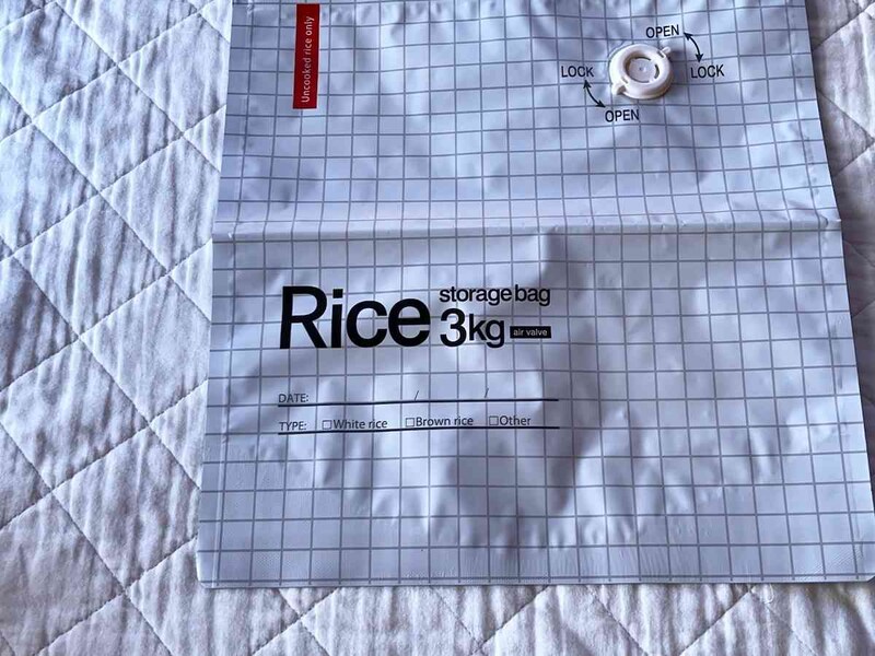 ダイソーの米袋「お米のための保存袋」では3kgまでのお米を保存できる