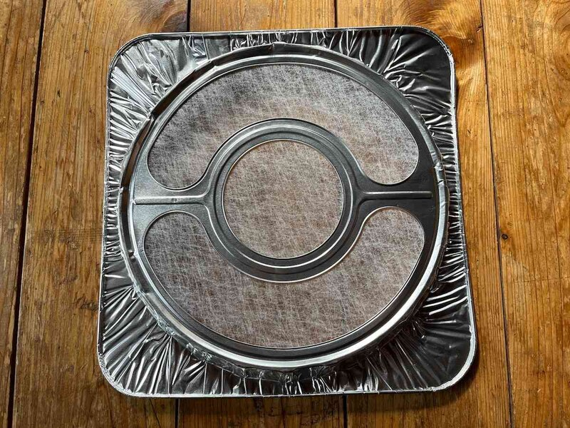 ダイソーの「一般サイズ用換気扇カバー」は換気扇にかぶせるようにして使う