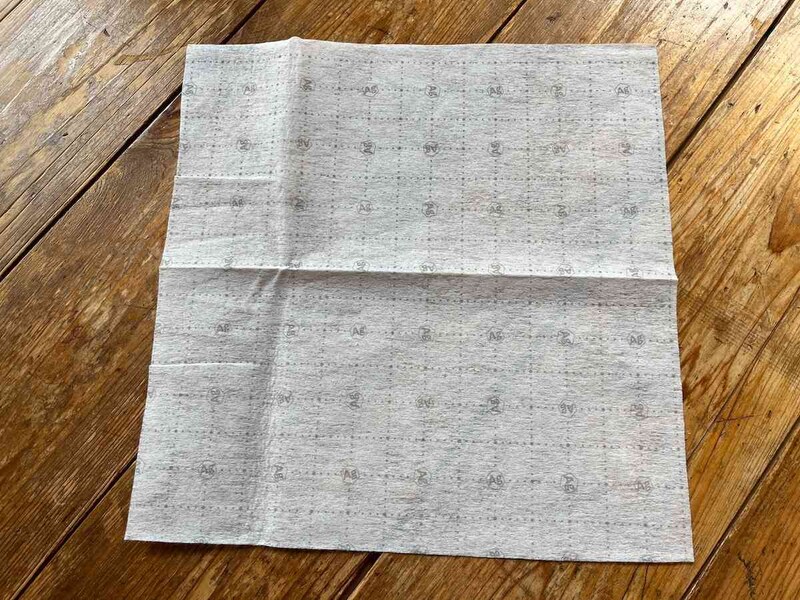 ダイソーの「銀イオン抗菌 換気扇フィルター」のサイズは30cm四方