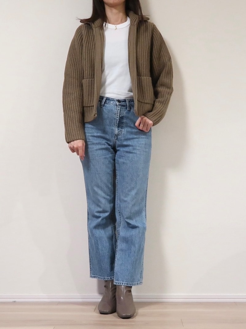 前を開けてカーディガン感覚でさらっと羽織ってもよし