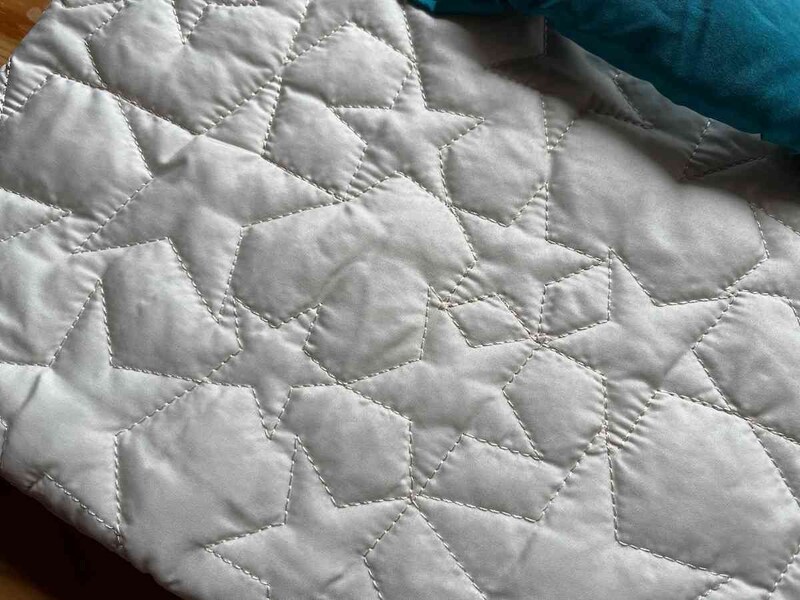 ダイソーのTGCコラボ「パソコンケース」はスターの模様が可愛い